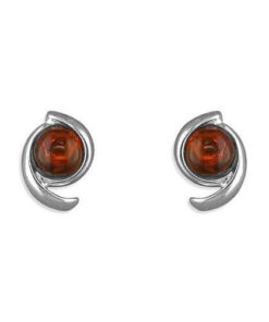 925 sterling silver swirl surrounding a rich cognac amber gemstone at the center. The sleek, curved shape adds a contemporary touch while highlighting the warm color of the amber. With a stud closure.