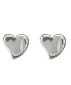 Heart design crafted in polished 925 sterling silver. The smooth, shiny surface gives them a sleek and modern appearance. Their minimalist style makes them versatile, suitable for everyday wear or special occasions. With a stud closure.