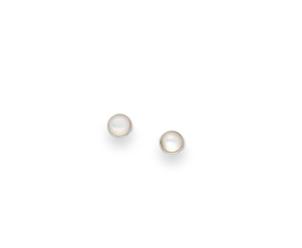 925 sterling silver push-back earrings. Adorned with elegant circle mother of pearl design, these earrings offer a timeless charm with their bezel setting.